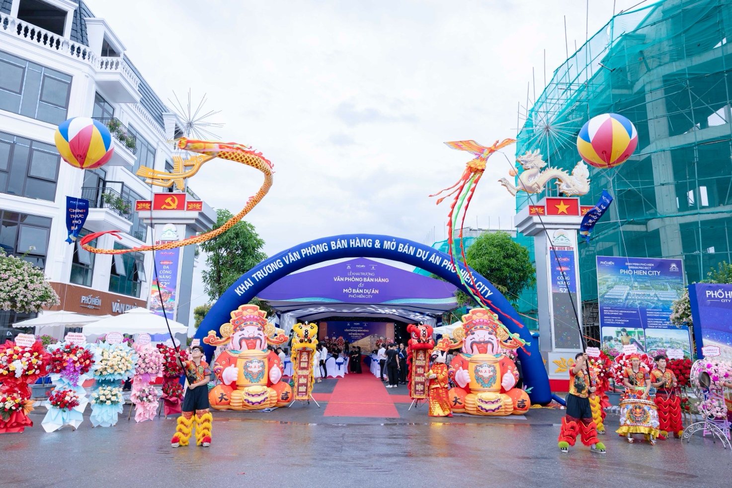 Phố Hiến City đón khách hàng tham dự lễ khai trương và mở bán.