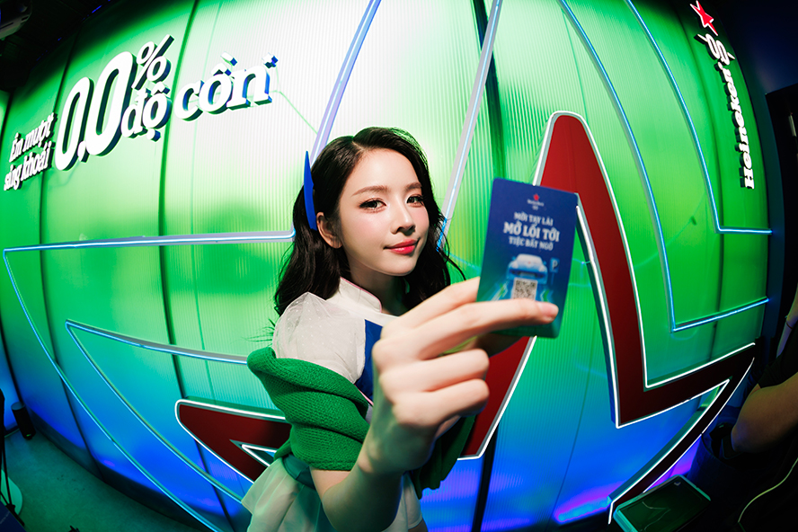 DJ Mie không thể cưỡng lại sức hút từ 0.0 Bar độc đáo của Heineken 0.0.