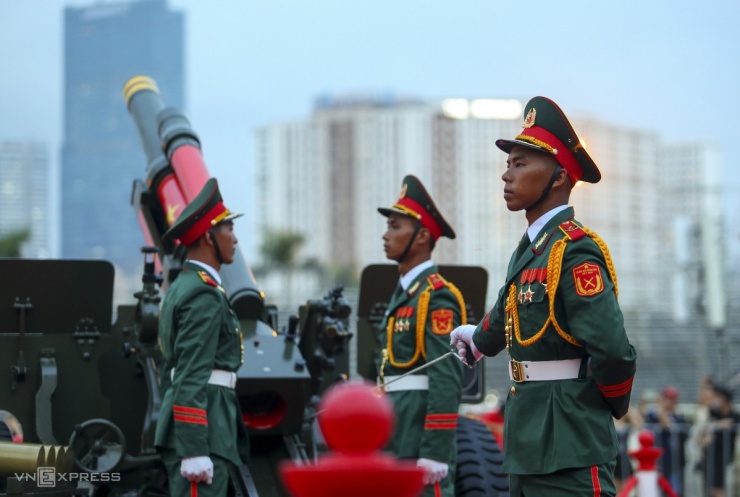 21 loạt đại bác mở màn buổi tổng hợp luyện - 3