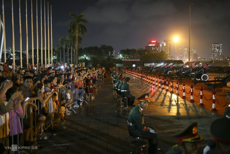 21 loạt đại bác mở màn buổi tổng hợp luyện - 1