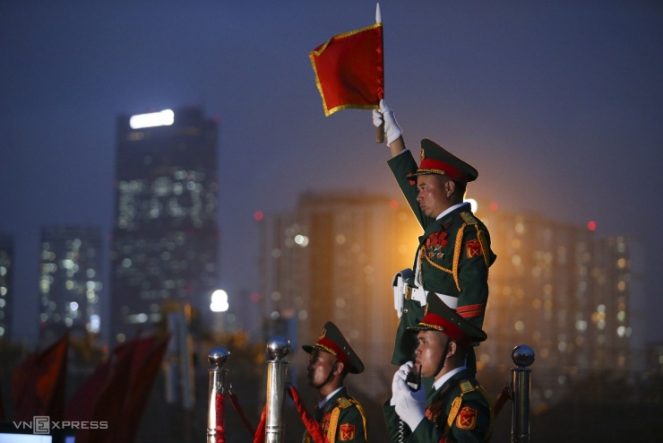 21 loạt đại bác mở màn buổi tổng hợp luyện - 7