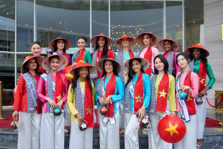 Các hoa hậu tạo không khí tươi vui trong chuyến du lịch.