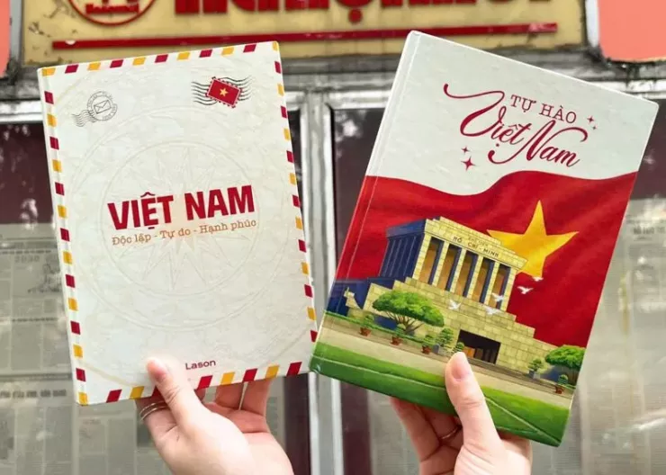 Sắc đỏ ngập tràn phố phường Hà Nội: Từ những món quà nhỏ tới niềm tự hào trong tim - 6