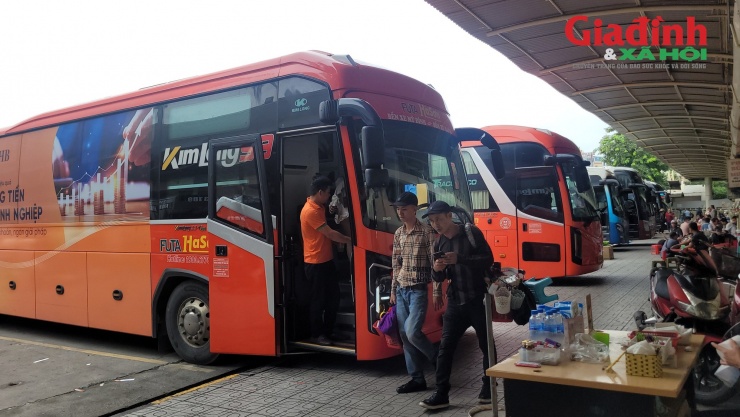 Theo đại diện Bến xe Mỹ Đình, trong những ngày tới đây, các xe chủ yếu đi-đến tỉnh Phú Thọ (tuyến Hòa Bình), tỉnh Tuyên Quang (tuyến Hà Giang), tỉnh Lào Cai (tuyến Yên Bái, tuyển Lào Cai); tuyến Điện Biên, tuyến Sơn La, tuyển Lai Châu, tuyến Quảng Ninh, tuyển Cao Bằng... Ảnh: BẢO LOAN