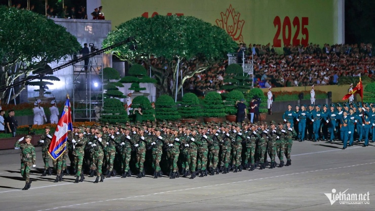 Khối diễu binh của Campuchia. Ảnh: Phạm Hải