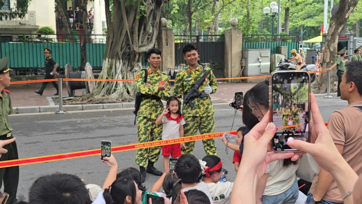 Quân nhân nước ngoài trong buổi tổng hợp luyện diễu binh A80 - 5