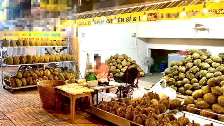 Cửa hàng sầu riêng của anh T bị mất trộm hàng chục ký sầu riêng.