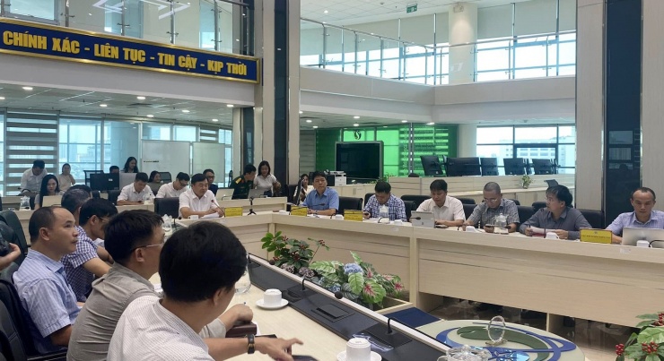 Thứ trưởng Bộ Nông nghiệp và Môi trường Nguyễn Hoàng Hiệp chủ trì cuộc họp