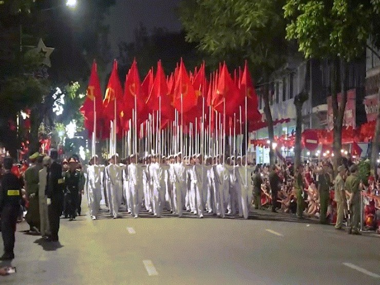 Video: Toàn cảnh hợp luyện diễu binh trên đường phố Hà Nội