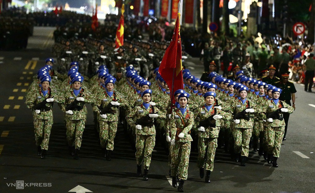 Khối nữ sĩ quan gìn giữ hòa bình. Ảnh: Đình Tùng.