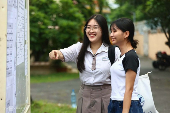 Thí sinh TP HCM dự thi tốt nghiệp THPT 2025, tháng 6. Ảnh: Quỳnh Trần