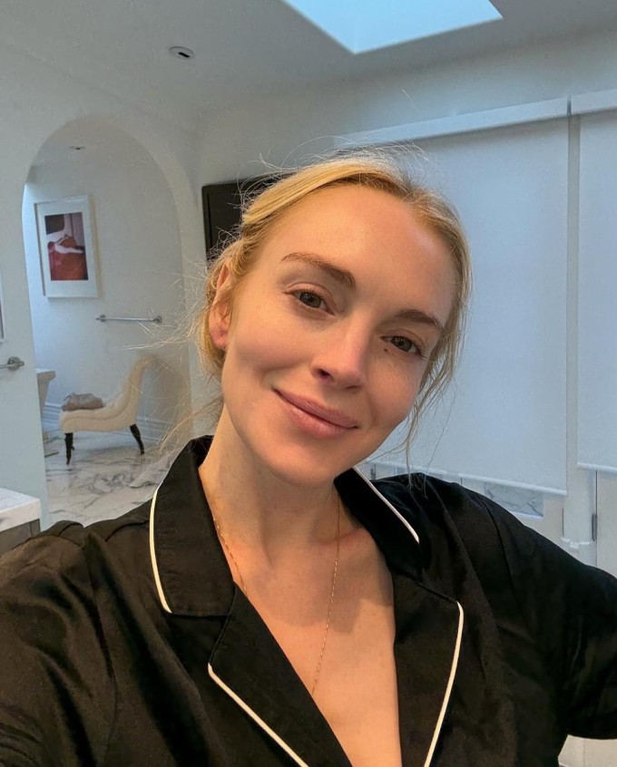 Lindsay Lohan khoe ảnh mặt mộc.