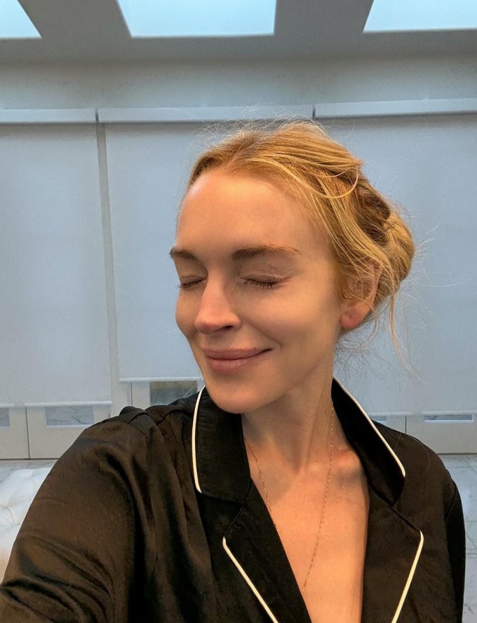 Lindsay Lohan được khen có làn da sáng bóng, khỏe khoắn.