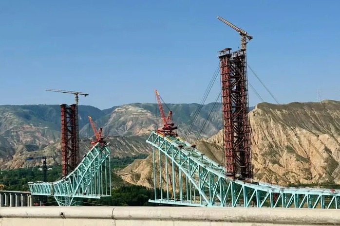 Thi công cầu ở Trung Quốc. Ảnh minh họa: China Daily
