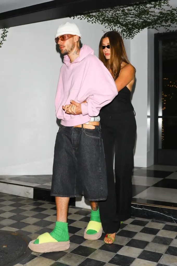 Justin Bieber và vợ, người mẫu Hailey Bieber. Ảnh: Backgrid