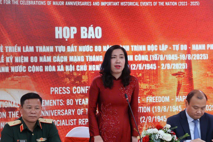 Thứ trưởng Bộ Ngoại giao Lê Thị Thu Hằng thông tin tại buổi họp báo. Ảnh: Văn Duẩn