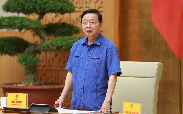 Phó Thủ tướng Trần Hồng Hà chủ trì cuộc họp chuẩn bị công tác ứng phó với Áp thấp nhiệt đới có thể mạnh lên thành bão số 5 (Kajiki) khi đi vào biển Đông.