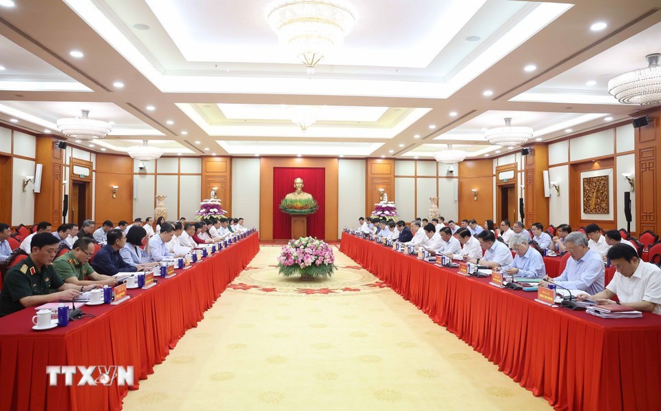 Bộ Chính trị cho ý kiến về đề án nhân sự Đại hội Đảng bộ Hà Nội, TPHCM - 2