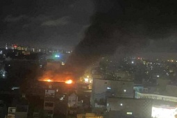 Cháy xưởng sản xuất bóng đèn ở TP HCM