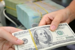 Giá đôla Mỹ chợ đen bật lên mức kỷ lục chưa từng có