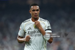 Arnold bị truyền thông Tây Ban Nha cảnh cáo sau trận ra mắt Real Madrid