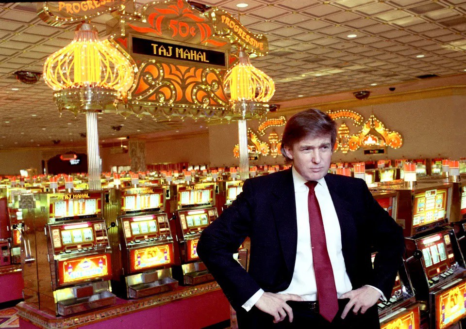Ông Trump và sòng bạc Trump Taj Mahal (ảnh: Getty)