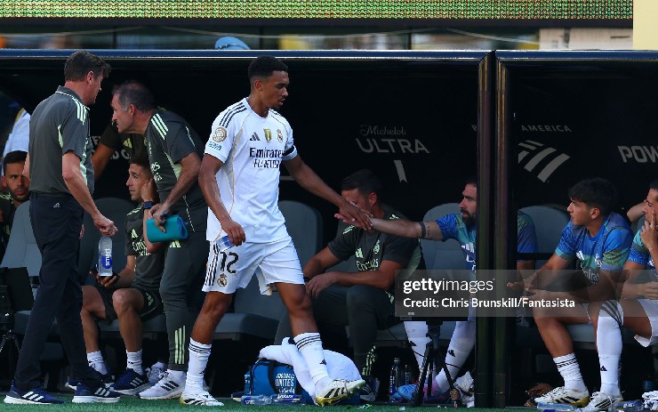 Arnold khiến dư luận Tây Ban Nha lo lắng