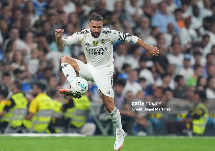 Arnold đang phải cạnh tranh khốc liệt với Dani Carvajal