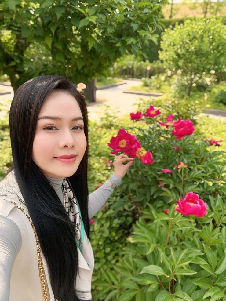 Dù không hay khoe những món đồ đắt đỏ nhưng Nhật Kim Anh cũng là một tay chơi hàng hiệu ngầm của showbiz