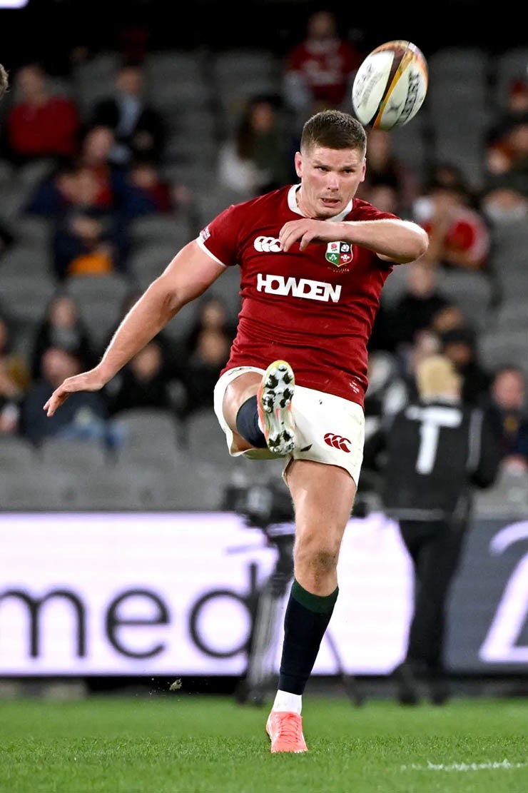 Các quả giao bóng ở giải Ngoại hạng Anh đang được "mô phỏng" theo kiểu của bóng bầu dục