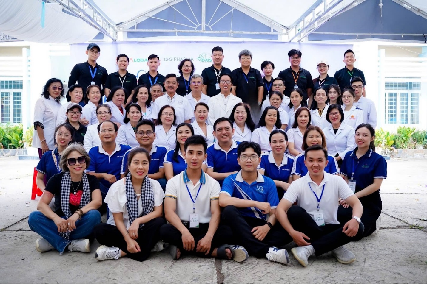 Tập thể gắn kết vì một sứ mệnh chung - mang y tế đến gần hơn với bà con vùng biên