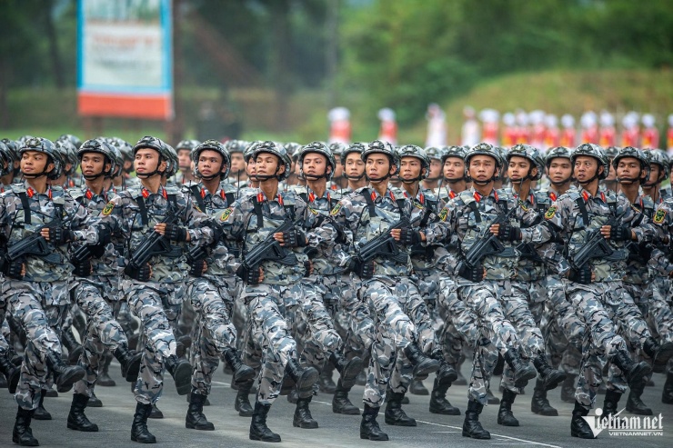 Những mẫu súng trang bị cho các khối diễu binh Quân đội, Công an - 3