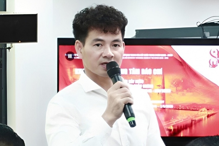 NSND Xuân Bắc - Cục trưởng Cục Nghệ thuật biểu diễn - thông tin về 13 khối quần chúng tham gia lễ diễu binh, diễu hành ngày 2/9 tại Quảng trường Ba Đình. Ảnh: Tuấn Minh.