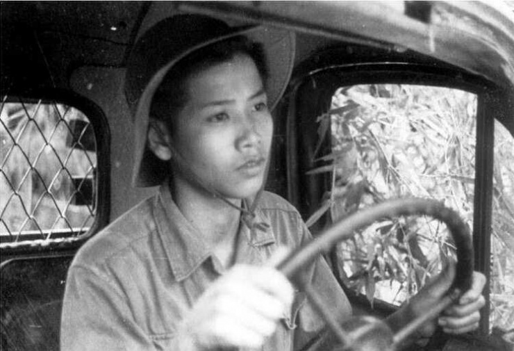 9X Hà Nội dành 10 tiếng mỗi ngày phục chế ảnh, phim tài liệu lịch sử - 6