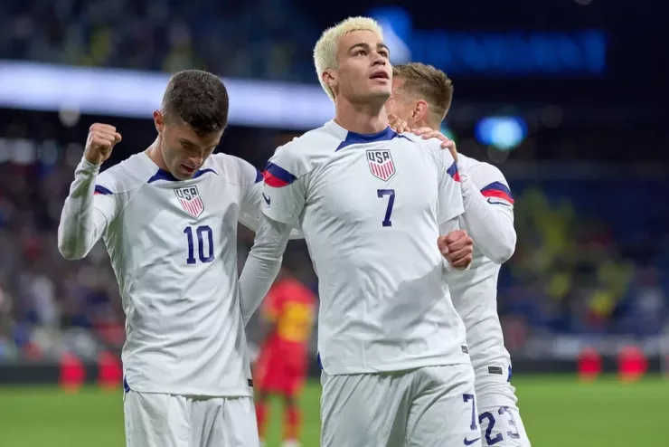 Tổng thống D. Trump mơ đội tuyển Mỹ giữ chiếc cúp vàng ở nước Mỹ sau World Cup 2026. Ảnh: N.T