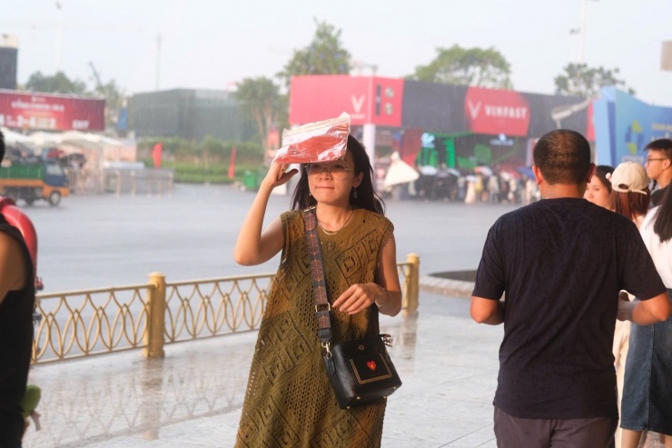 Đêm nhạc có sức chứa khoảng 50.000 khán giả.