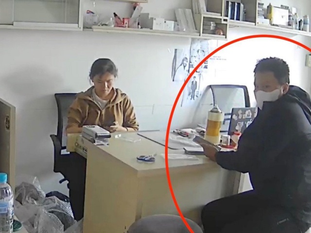 Đồng Nai: Kẻ cướp giật iPhone trong cửa hàng dùng dao dọa người truy đuổi