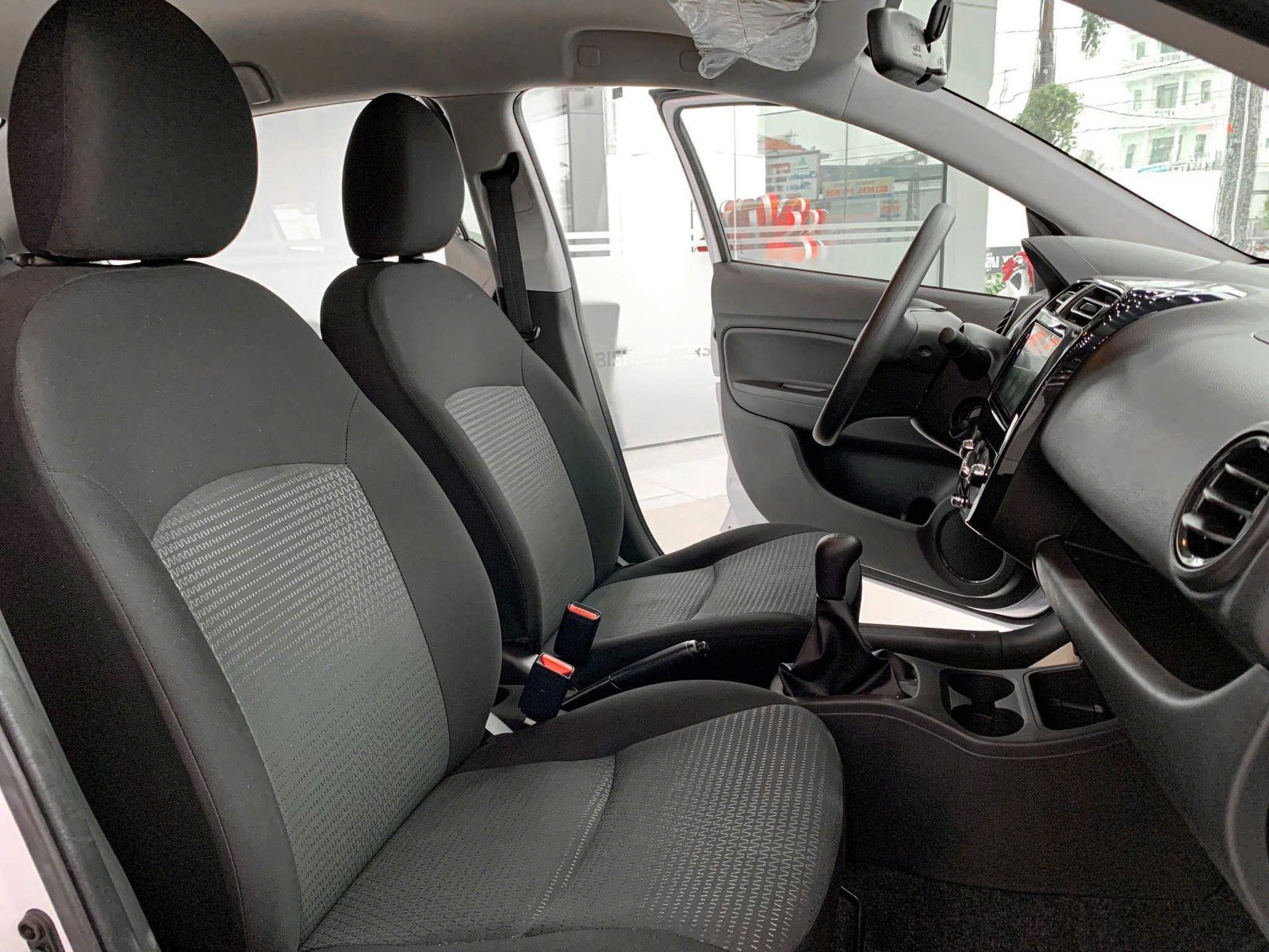 So sánh Mitsubishi Attrage và Kia Soluto: Lựa chọn xe sedan hạng B tầm giá 400 triệu đồng - 8