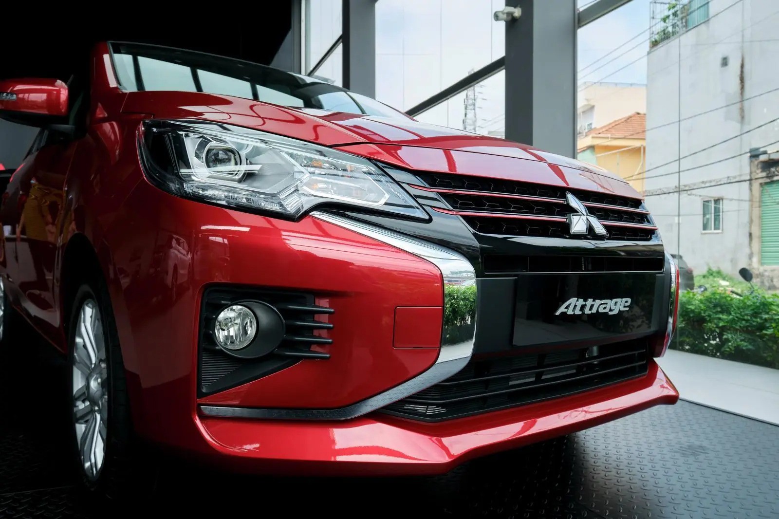 So sánh Mitsubishi Attrage và Kia Soluto: Lựa chọn xe sedan hạng B tầm giá 400 triệu đồng - 1