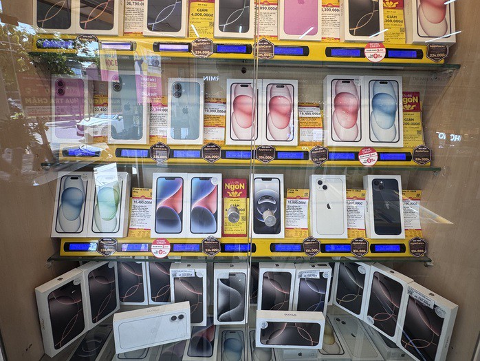 Khách lo ngại thuế mới của Mỹ sẽ đẩy giá bán iPhone tăng cao