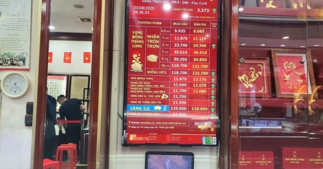 Giá vàng chiều 23/8: Tăng dữ dội lên mốc cao nh...
