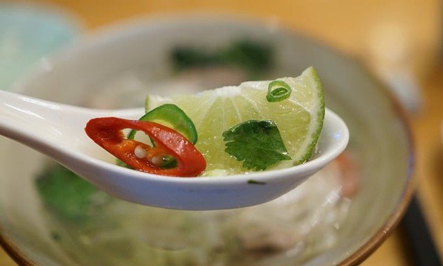 Ăn phở có nên vắt chanh? Cách ăn phở của người Hà Nội - 3