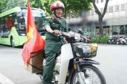 Bạn trẻ - Cuộc sống - Cụ Trần Văn Thanh đã sẵn sàng xuống phố xem diễu binh, dí dỏm cho biết lạc đường khi trở lại Hà Nội sau 15 năm