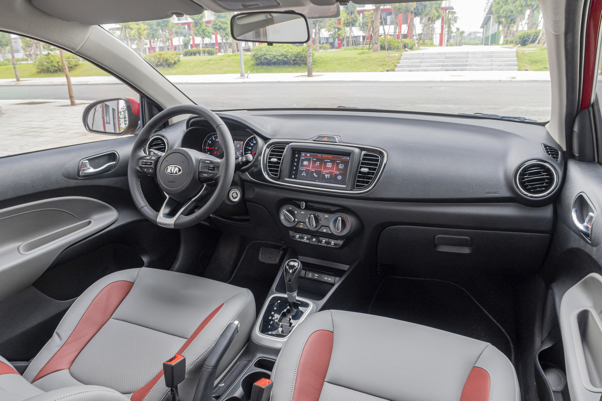 So sánh Mitsubishi Attrage và Kia Soluto: Lựa chọn xe sedan hạng B tầm giá 400 triệu đồng - 9