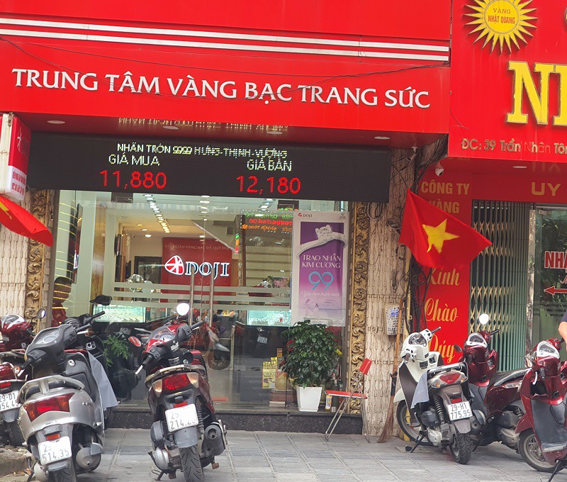 Giá vàng nhẫn của Doji tiến sát mốc 122 triệu đồng/lượng.