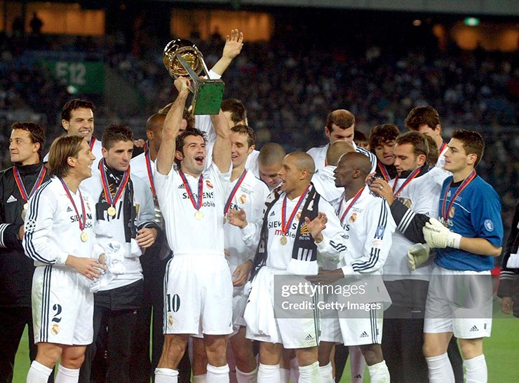 Luis Figo từng rực sáng với số 10, trở thành biểu tượng tại Real Madrid