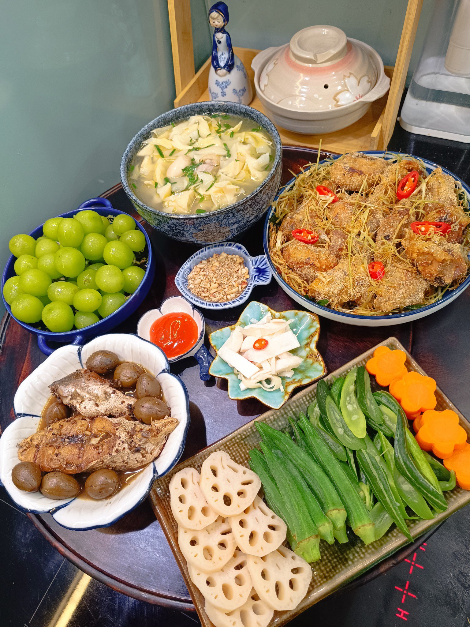 Gà rang muối giòn bên ngoài, mềm ngọt bên trong.