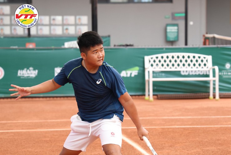 Tay vợt 14 tuổi Lê Tiến Anh