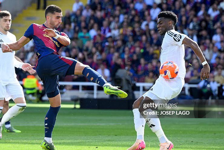 Tình huống Tchouameni để bóng chạm tay rất rõ ràng