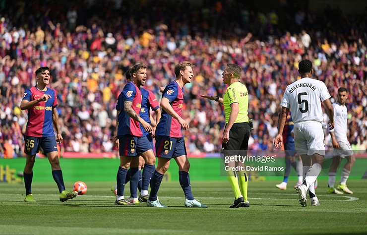 Trọng tài Hernández gặp nhiều chỉ trích